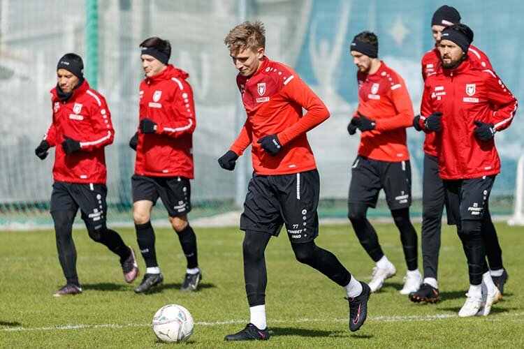    Отходить от своей линии «Рубин» не собирается: команда будет продолжать играть в прагматичный футбол, цель которого — добыть результат