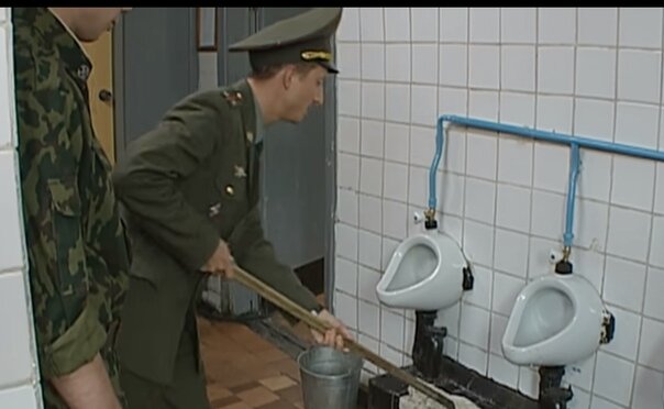 Сейчас лейтенант Смальков - отличник- выпускник военного училища, научит дедушек, как очки драить... (фото из открытых источников)... 