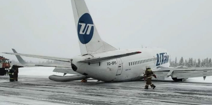 9 февраля 2020 года Боинг 737-500 авиакомпании UTair заходил на посадку в Усинске. На борту находилось 6 членов экипажа и 94 пассажира.-2