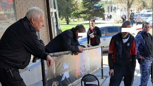 Подозреваемых в нападении на ребёнка и его отца в ТЦ "Орбита" передали Росгвардии, фото предоставлено Ириной Захаровой