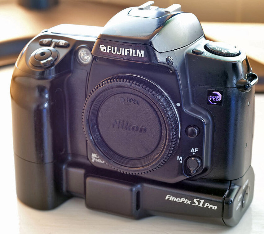 Внешний вид Fujifilm FinePix S1 Pro. Фото из сети. 