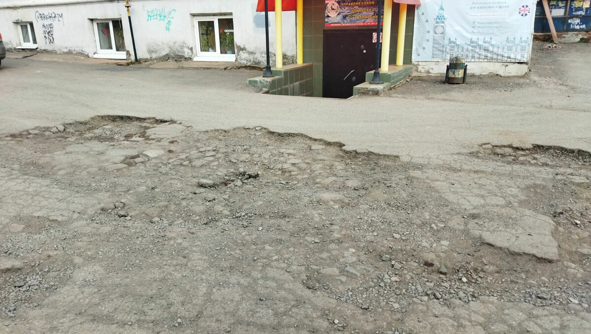     За минувшие сутки, с 3 на 4 апреля, в Ижевске устранили аварийные дефекты на дорогах площадью 403 кв. м. Ямы заделали на 14 улицах города, сообщила пресс-служба муниципалитета.