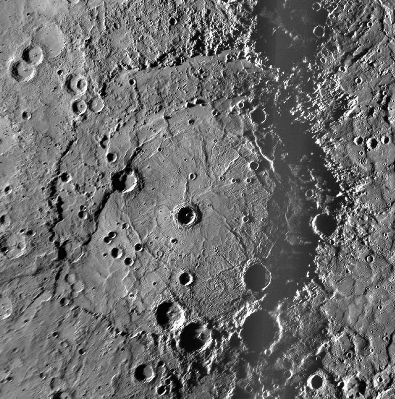 Меркурий, кратер Рембрандт, диаметр 715 км. Снимки АМС (NASA) «Мессенджер», 2008 год