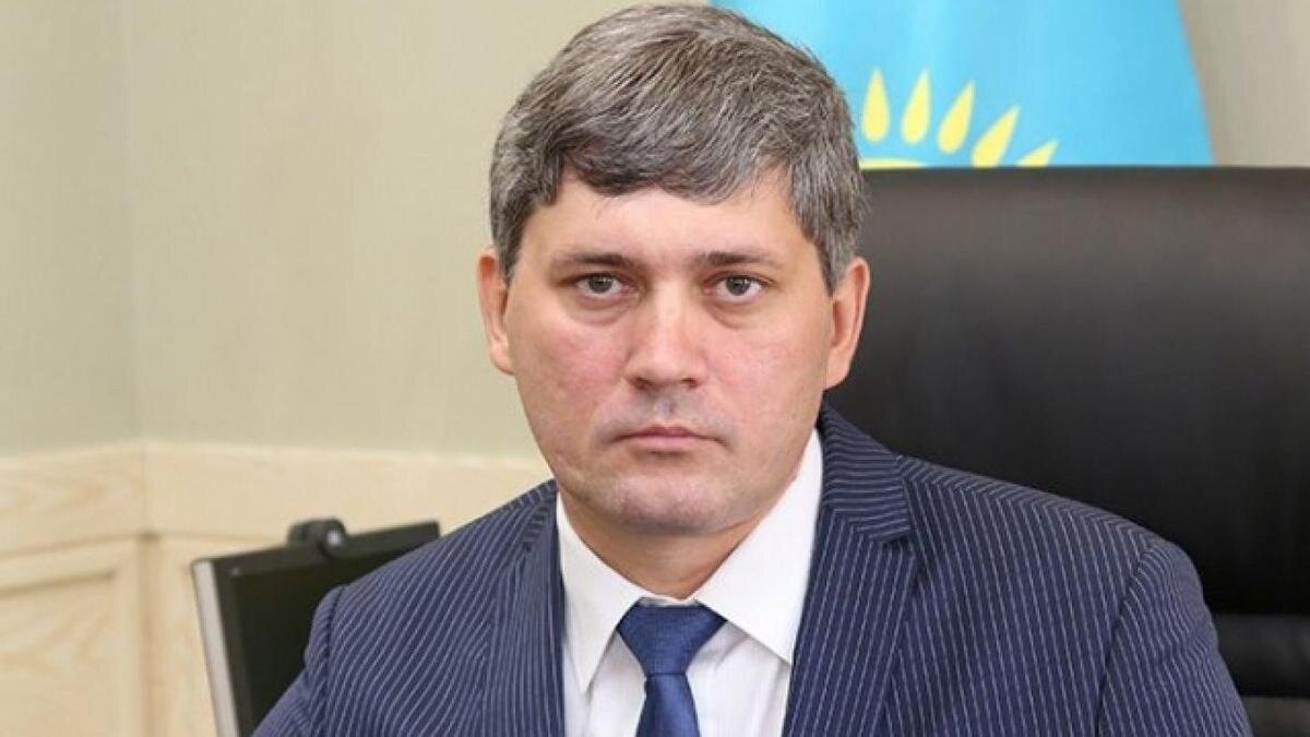    Анатолий Шкарупа на рабочем месте:акимата Карагандинской области
