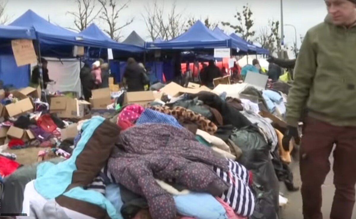    Украинские беженцы в Польше Кадр из видео: «Более 1,5 млн украинских беженцев прибыли в Евросоюз»