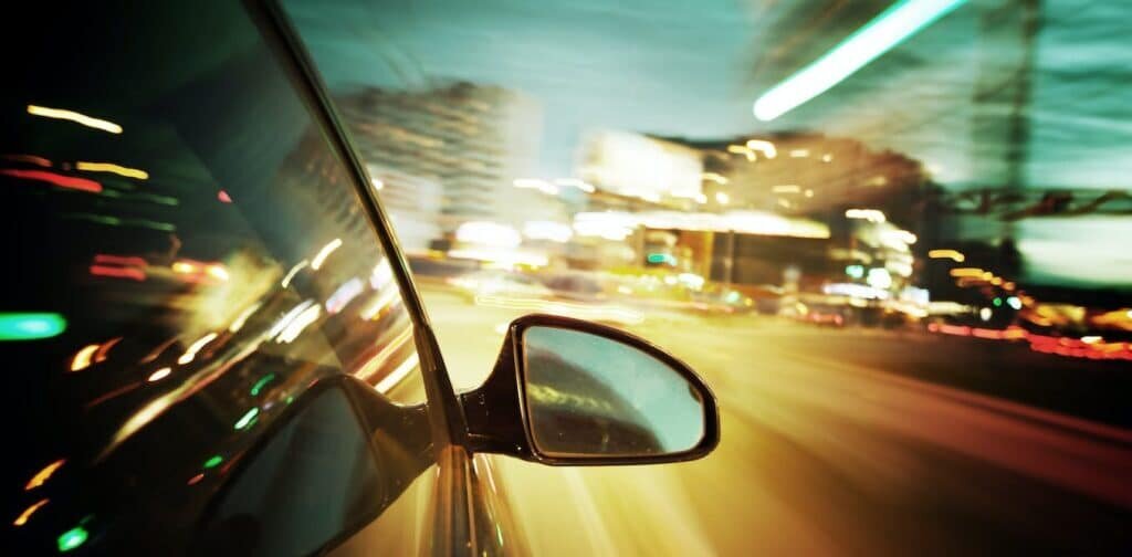    Невыспавшемуся водителю за руль лучше не садиться / © Shutterstock