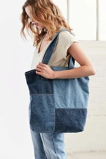 Вот так можно оформить сумку без вышивки: используем разные тона джинсовой ткани