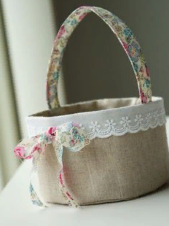 первоисточник и описание здесь:  https://nanacompany.typepad.com/nanacompany/2011/04/a-tisket-a-tasket-a-fabric-easter-basket-tutorial-for-you.html