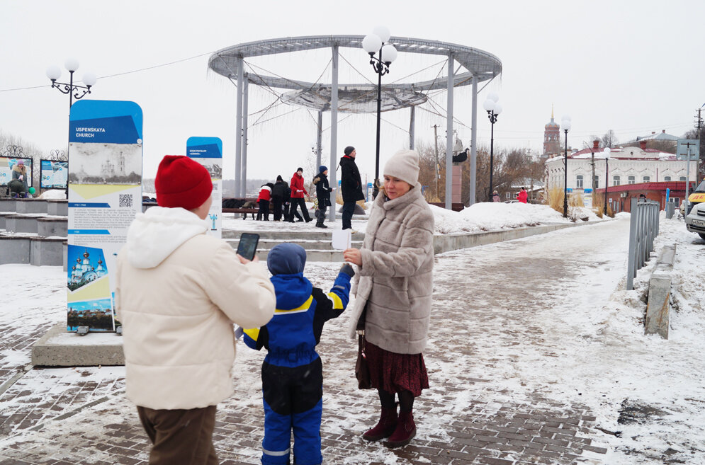 Егор Мельников подарил кувшинку кунгурячке