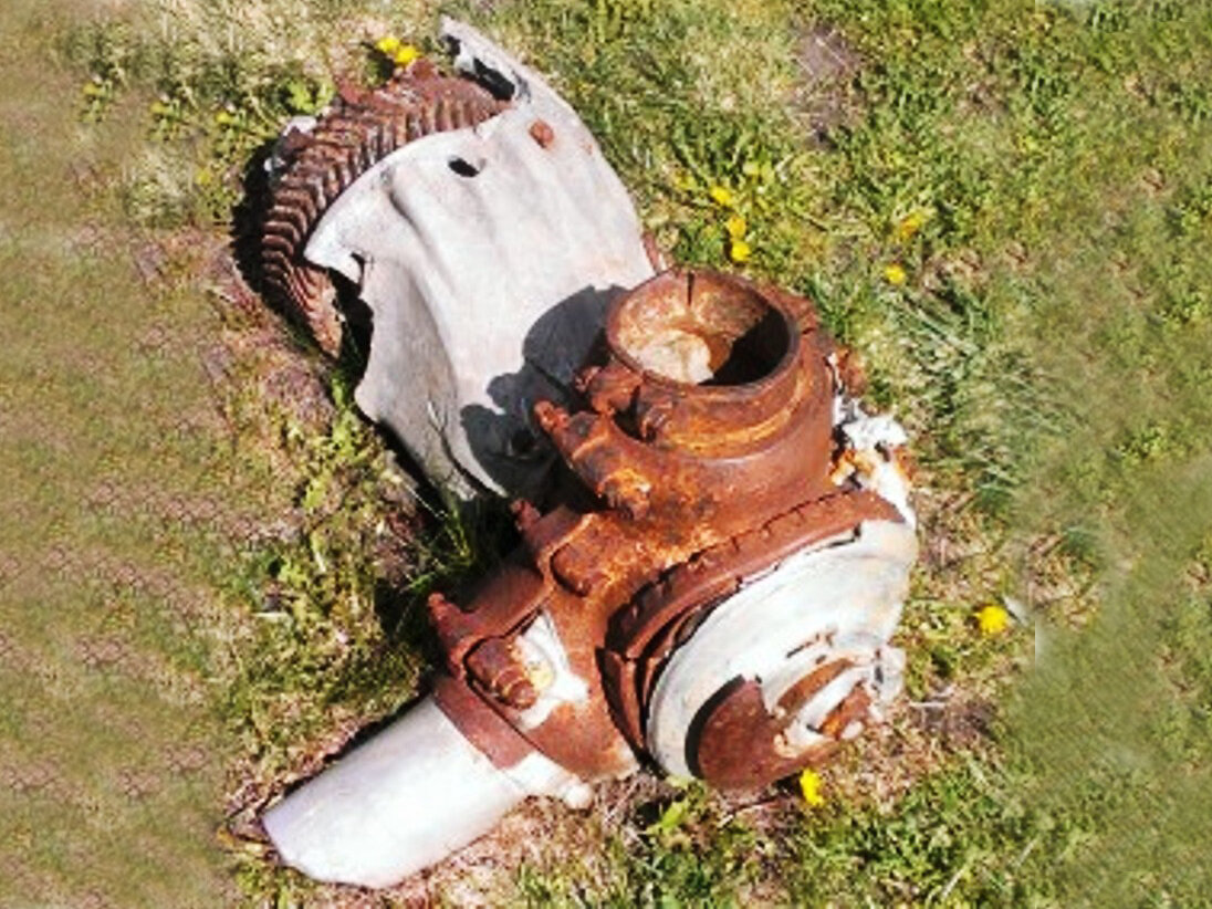 В сентябре 2004 года поисковиками клуба «Огненная дуга» в лесу Должик Белгородского района была найдена воронка с находящимися рядом частями обшивки самолёта. Приступили к раскопкам.-2