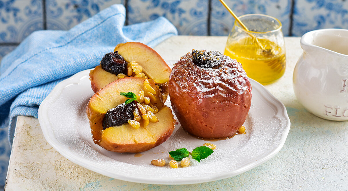 Запеченные яблоки с медом и грецкими орехами