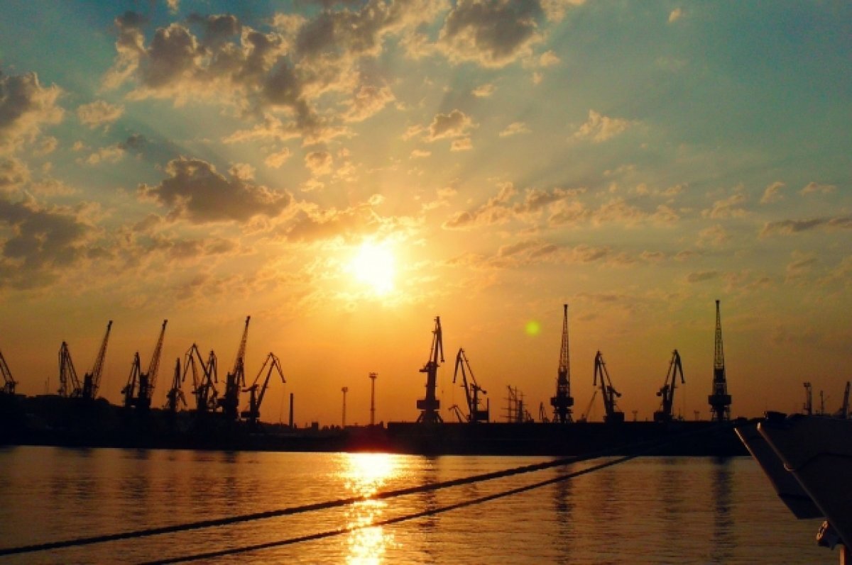    Под Одессой во время шторма взорвалась морская мина и повредила причал