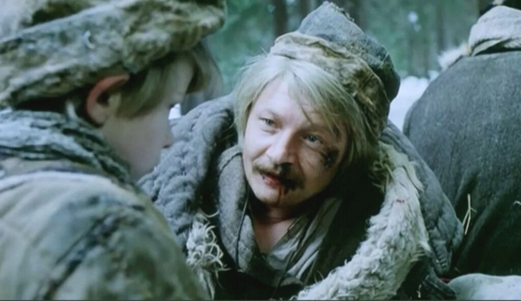 Революционер-утопист Родион наставляет (подкидывает Устюжанину новую идею фикс) Николая. Кадр из фильма «Сибириада»