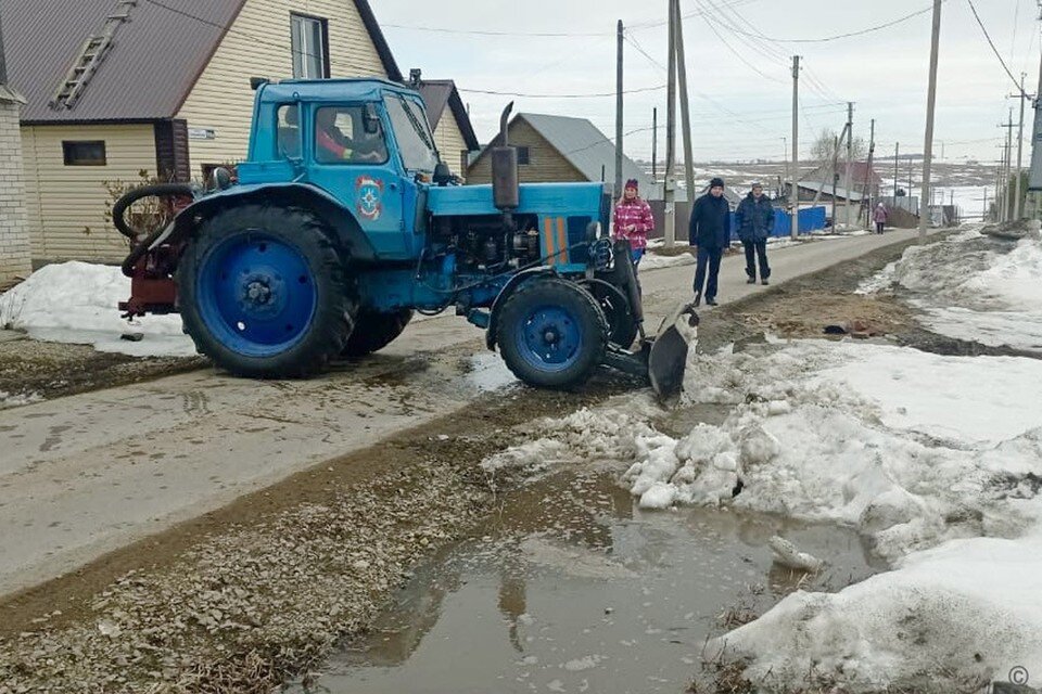     Работа по прокладке водоотводных каналов  пресс-службы администрации Барнаула