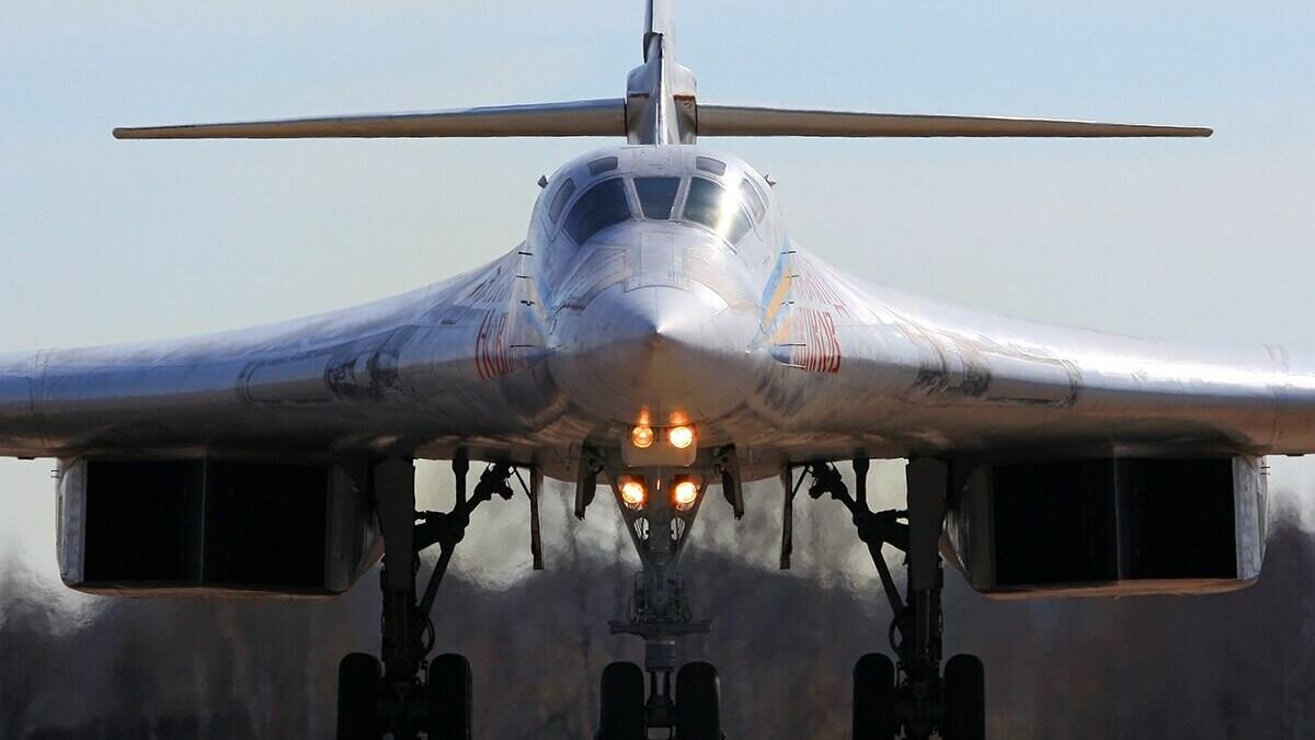     В Ростовской области громкие хлопки в небе над Гуково 27 марта объяснили полетом самолетов, об этом сообщили местные СМИ.