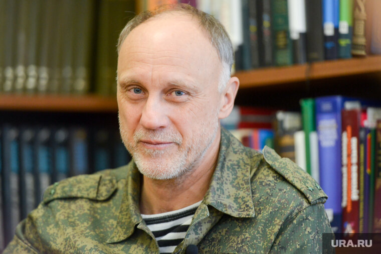    Олег Голиков считает, что перед подписанием контракта с Минобороны РФ преступник должен отсидеть в тюрьме