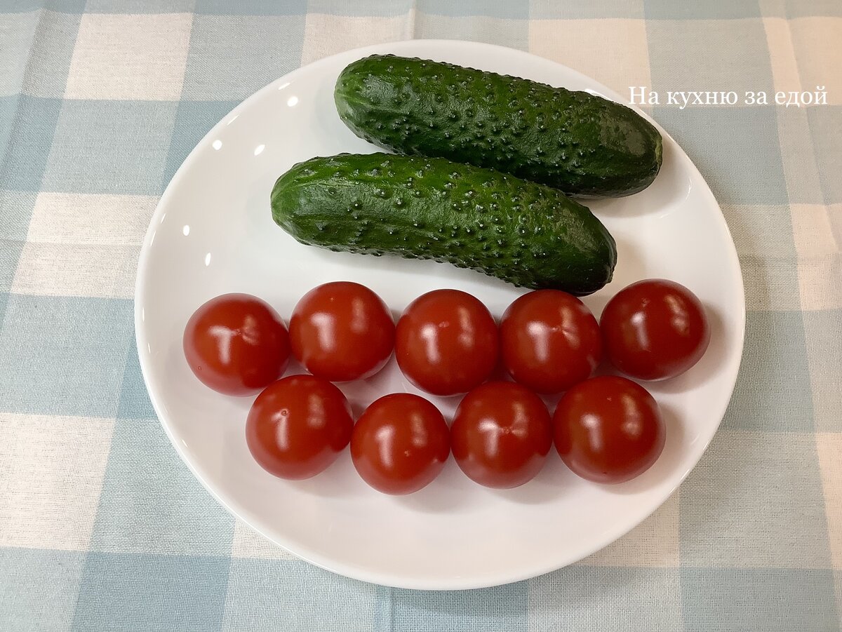 Салат с печенью трески яйцом огурцом помидорами листовым салатом: вкусно и  сочно, просто и быстро 🥗 | На кухню за едой | Дзен