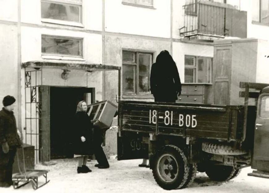1962 год, СССР, «Переезд на новую квартиру». Фотография В. Петрова, г. Череповец