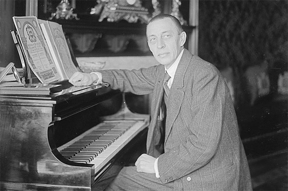    Сергей Рахманинов за роялем.