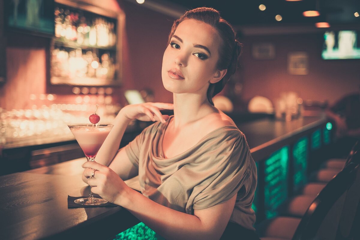 Девушка в баре