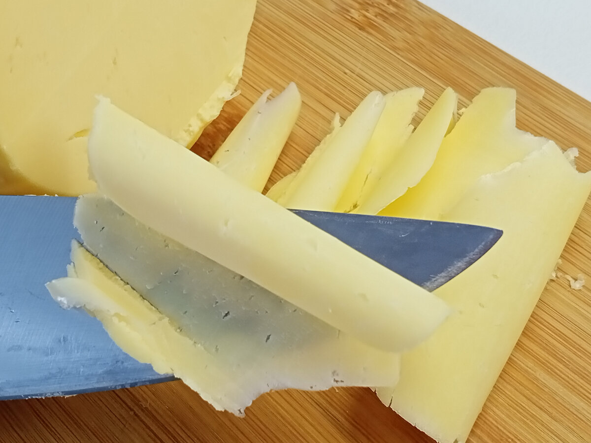 Смотрите какой цвет и структура!!! натуральное деревенское сливочное масло от частников. 