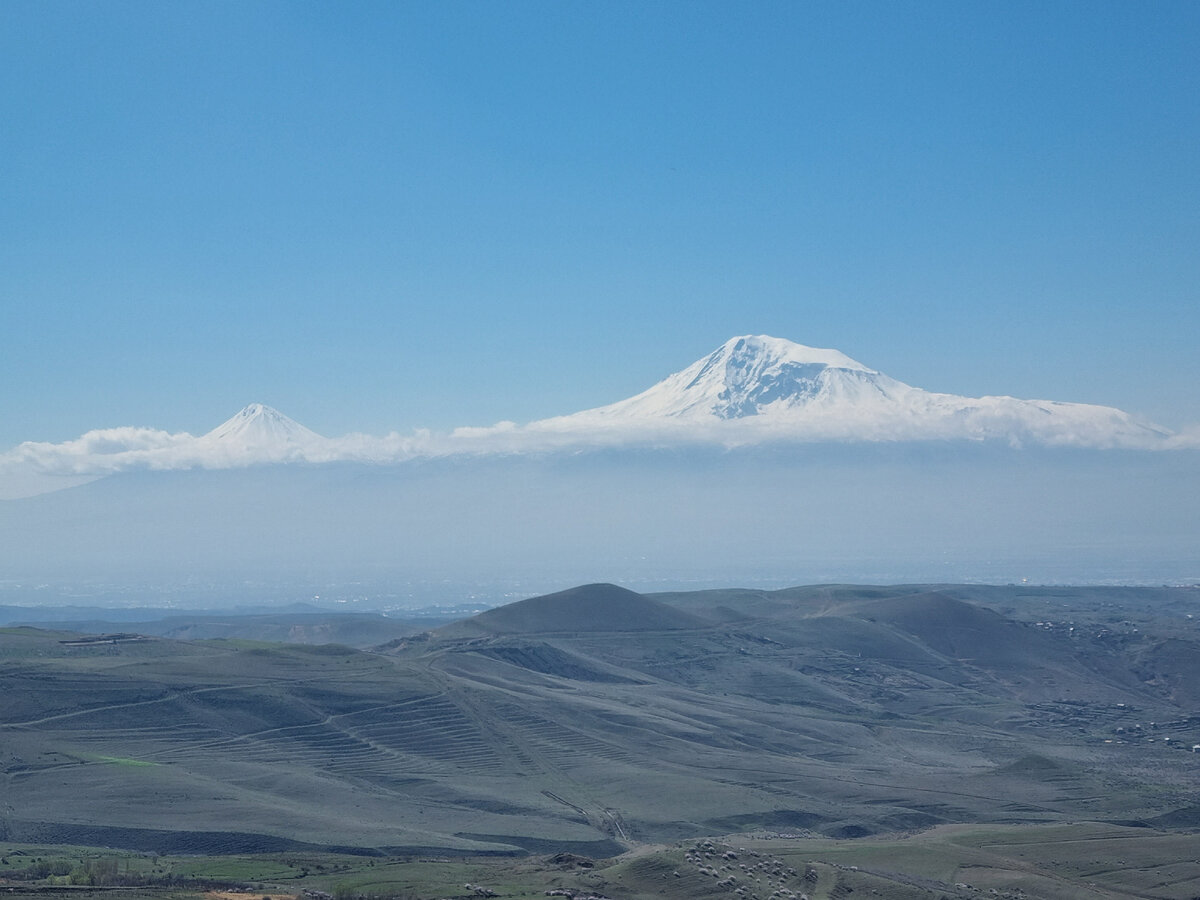 Вид на гору "Арарат" с "Чаренцовой Дуги" (Арка Чаренца). Фото с поездки.