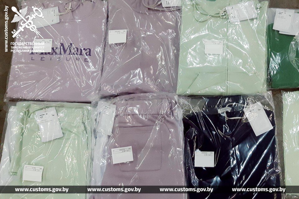     В ГТК Беларуси рассказали, что был пресечен незаконный ввоз более 35 тысяч единиц одежды. Фото: customs.by