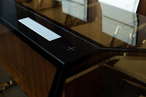 Стол переговоров от ЗАО Пионер, столешница толстое матированное стекло