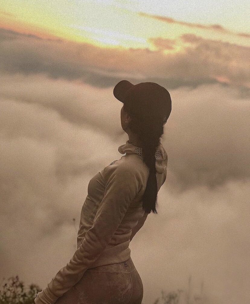 На середине пути по туристическому маршруту🤩 с пика откроется еще более невероятный вид