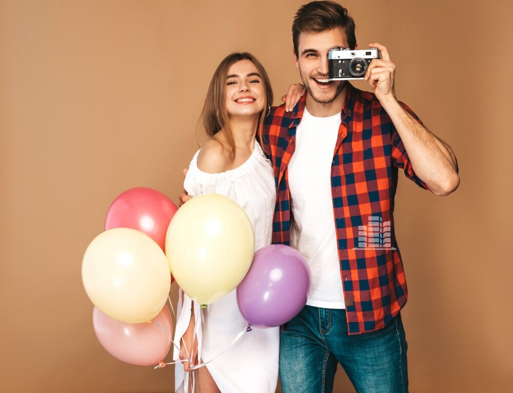 Но в конце концов Евгений решил за нас обоих: договорился с нужными людьми и отвез меня в ЗАГС