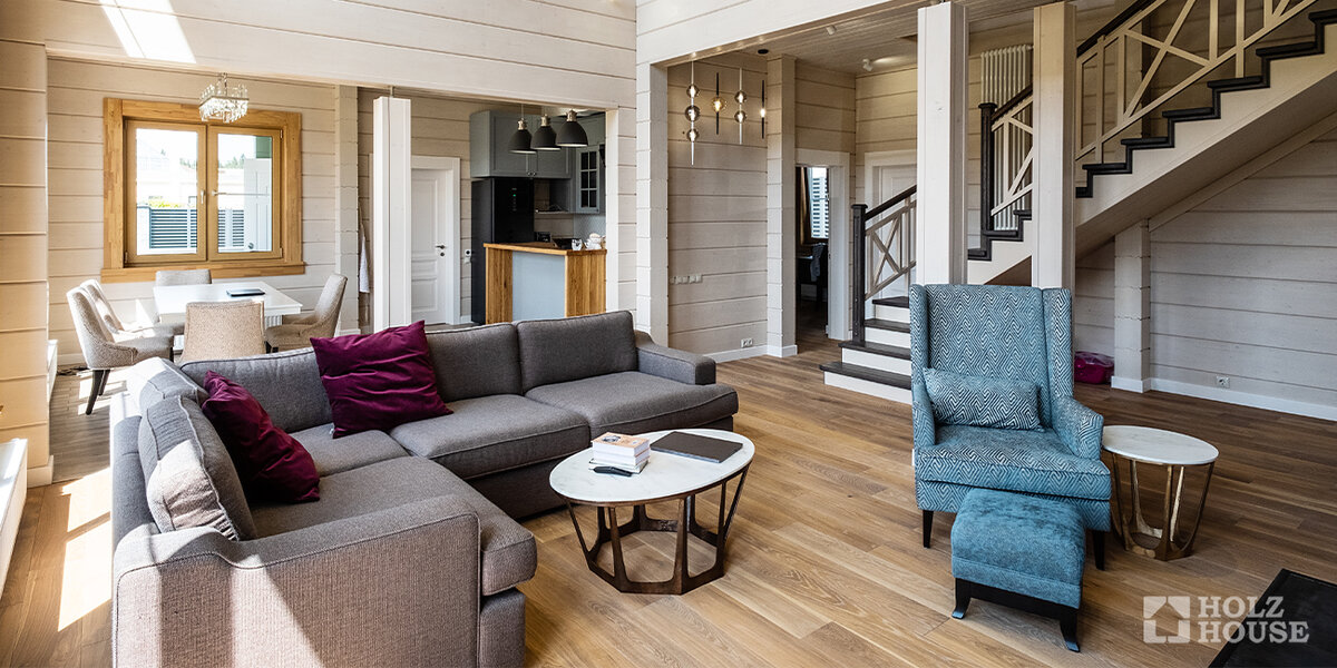 Гостиная-столовая в доме из клееного бруса по проекту "Белфаст"