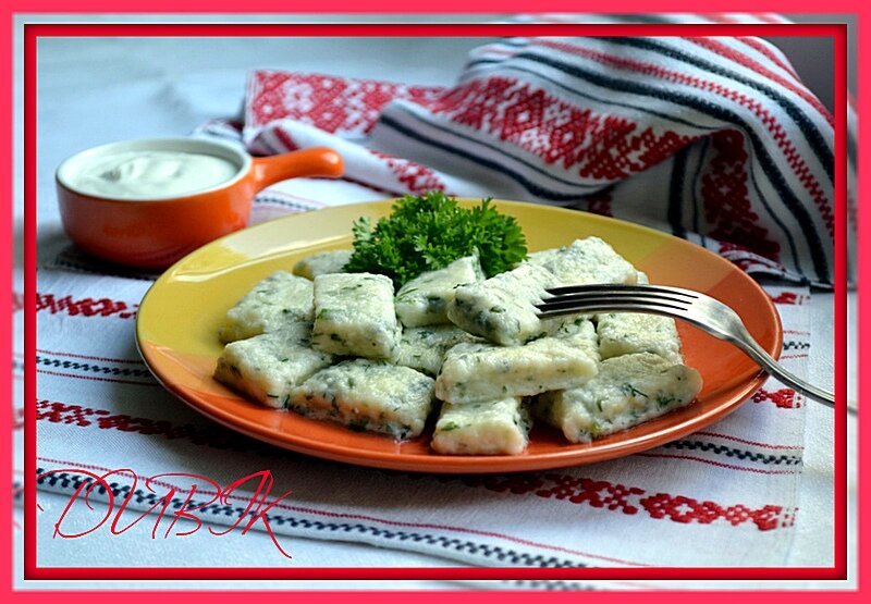 Вареники с творогом и зеленью. Клёцки картофельные ньокки. Вареники с творогом и зеленью. Ленивые вареники с сыром и зеленью. Курзе с зеленью дагестанская.