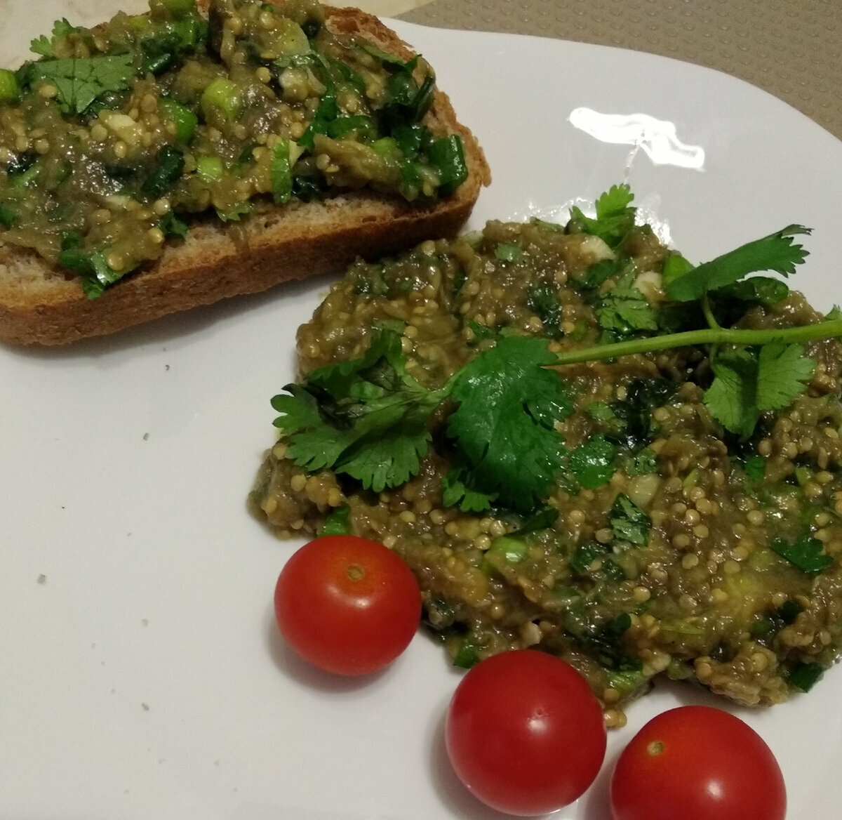 Бутерброды с баклажановой икрой