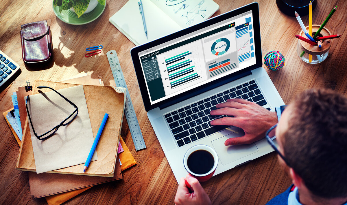 Унифицированные платформы Ostrovok.ru Комадировки позволяют в удобном формате контролировать расходы на бизнес-поездки на всех этапах. Фото: Rawpixel.com / Shutterstock.com