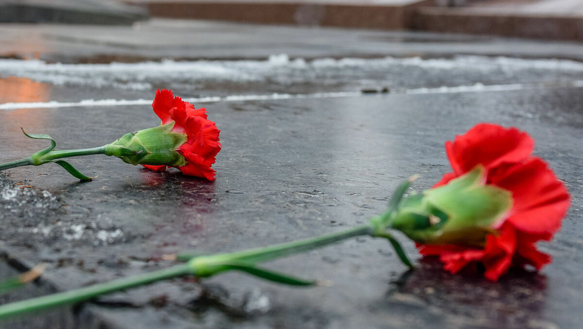     У него остались жена и дети.