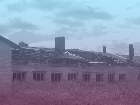 30.08.2012. Старый коровник в деревне Краски