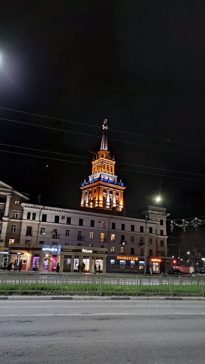 Дом с башней