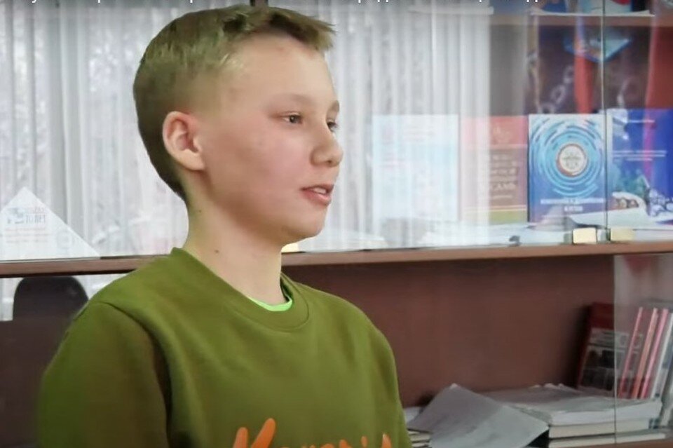     Деньги из копилки мальчик потратил на сбор посылки. Фото: стоп-кадр с видео Orsk.ru.