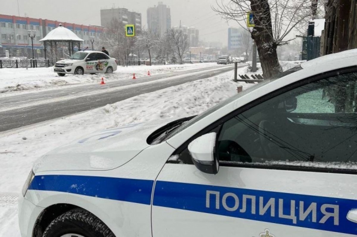    На севере Красноярского края два грузовика съехали в кювет, съезжая с горы