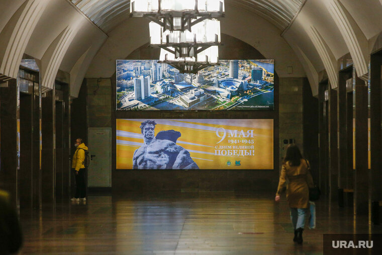    После инцидента движение поездов в метро было временно приостановлено
