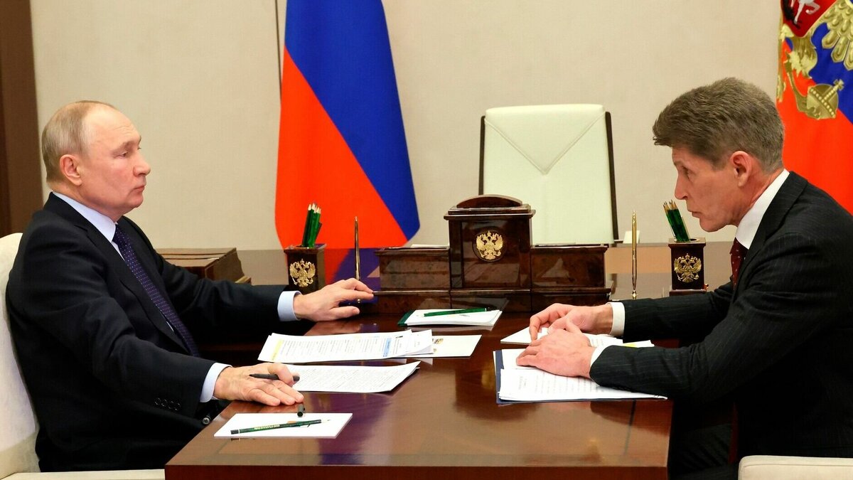     Президент России Владимир Путин встретился с губернатором Приморского края Олегом Кожемяко, чтобы обсудить результаты развития региона за 2022 год и перспективы на 2023-й и последующие годы, а также важные для региона вопросы.