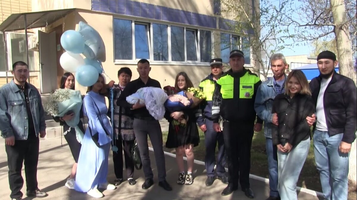    В Энгельсе сотрудники ДПС помогли роженице успеть добраться в роддомНовости Саратова и области – Сетевое издание «Репортер64»