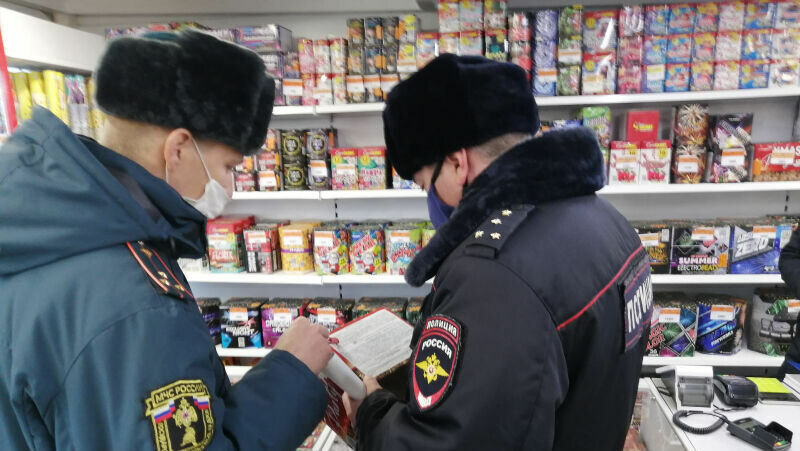     В Ростове-на-Дону вымогательства с магазинов могли стать причиной обысков в полиции, пишут СМИ.