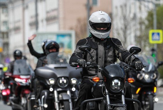    Байкеры во время мотопарада