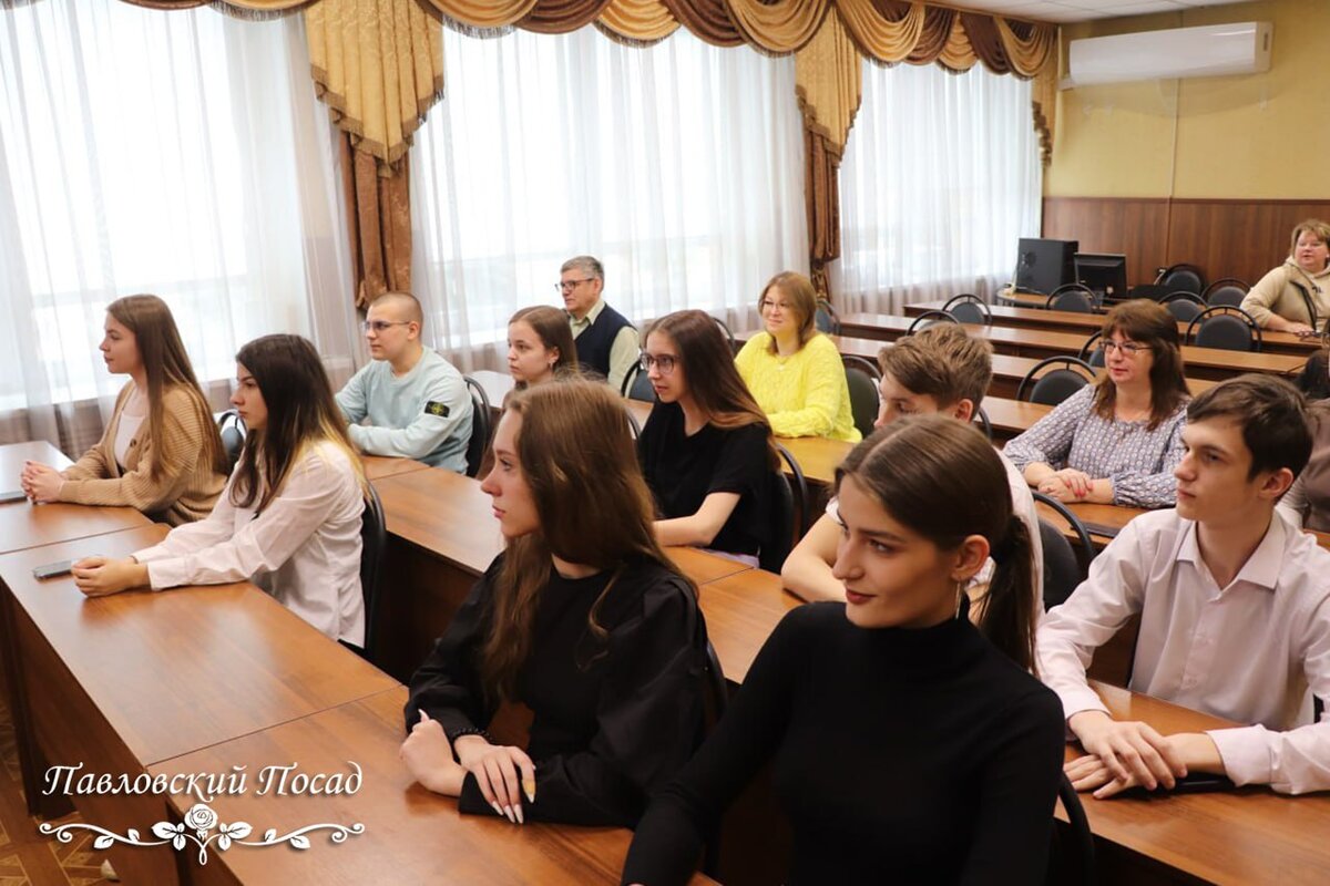 Школа 10 павлово. Школа 10 Павловский Посад. МОУ гимназия Павловский Посад. Грамотеи Павловский Посад. Много школьников.