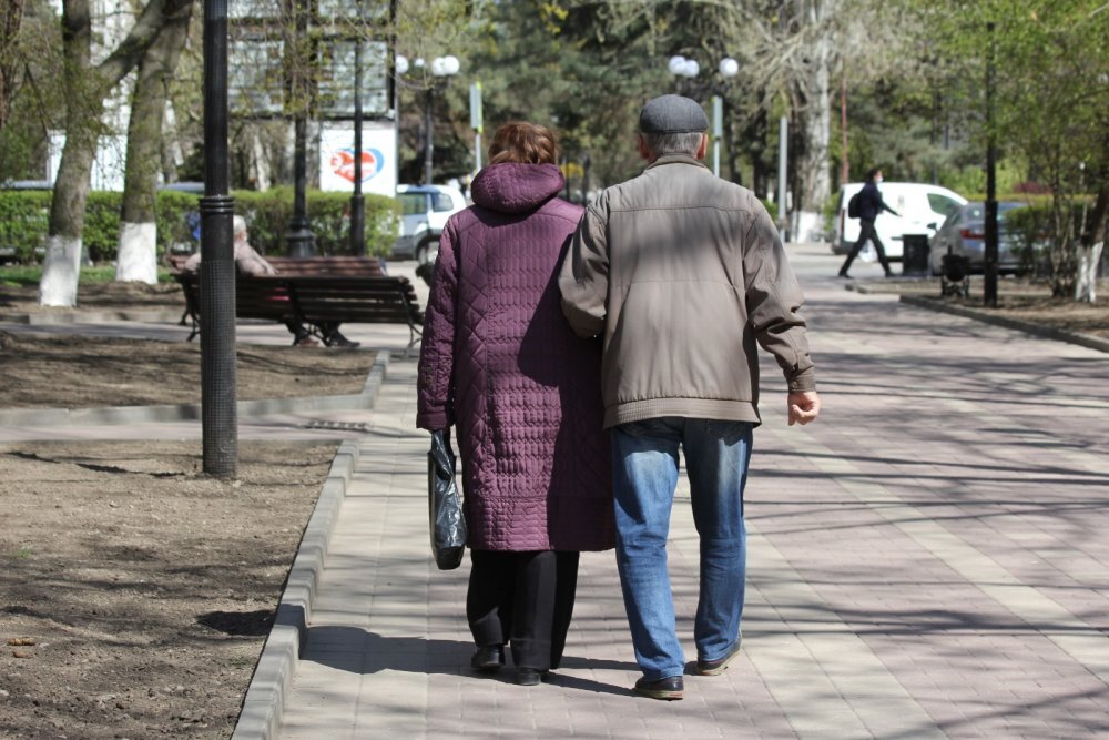 Пенсия на майские праздники. Пенсионеры пенсия. Люди пенсионного возраста. Фотография обычного человека пенсионного человека.