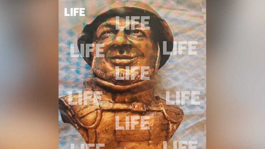    Фотография статуэтки, в которой предположительно находилась бомба   
Life.ru