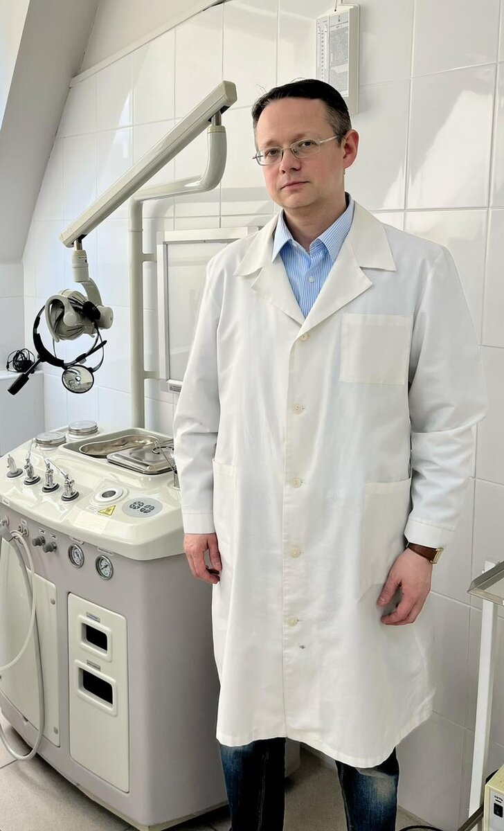 Гуревич Алексей Семёнович: фониатр, лор. Стаж – 24 года. Врач высшей категории. 
Принимает взрослых.Образование Смоленский государственный медицинский университет (1997)

Повышение квалификации:
2001 – Санкт-Петербургский НИИ ЛОР (оториноларингология)
2005 – Российская медицинская академия последипломного образования (РМАПО) (оториноларингология)
2016 – Смоленская государственная медицинская академия (оториноларингология)
Места работы
Клиника МедЭкспресс