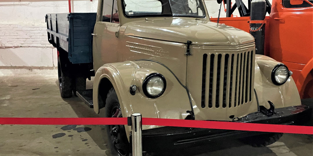 Автомобиль УралЗИС-355М с внешним видом от ГАЗ-51 и мощностью как у ЗИЛ-157 выпускали на пять лет дольше, чем было запланировано