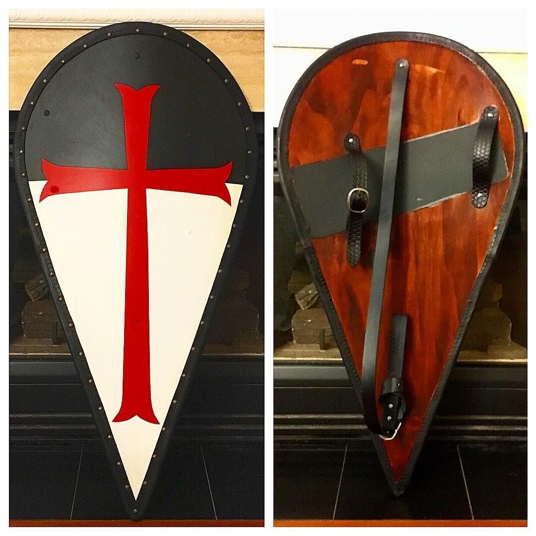 Shield types. Средневековый щит. Формы средневековых щитов. Щит средневековый деревянный. Рыцарский треугольный щит.